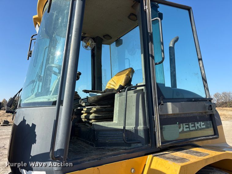 image for item ET7397 2017 John Deere 324K wheel loader