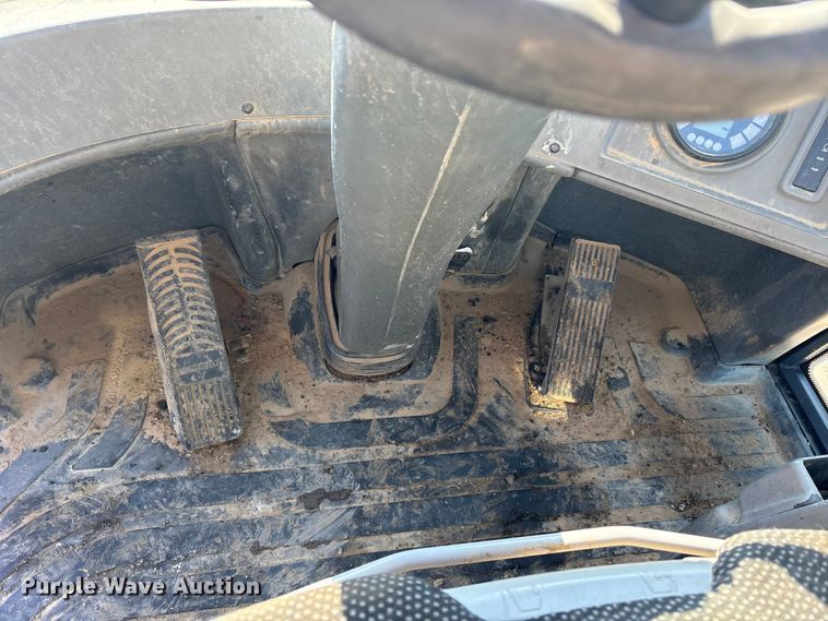 image for item ET7397 2017 John Deere 324K wheel loader