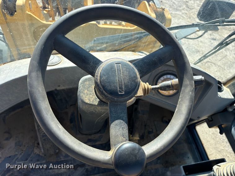 image for item ET7397 2017 John Deere 324K wheel loader