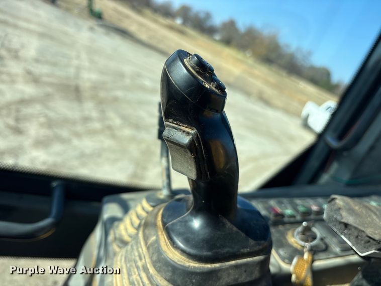 image for item ET7397 2017 John Deere 324K wheel loader