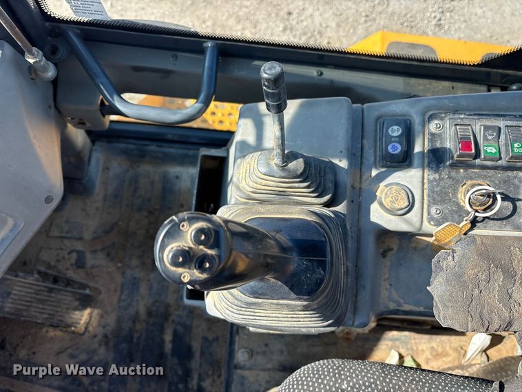 image for item ET7397 2017 John Deere 324K wheel loader