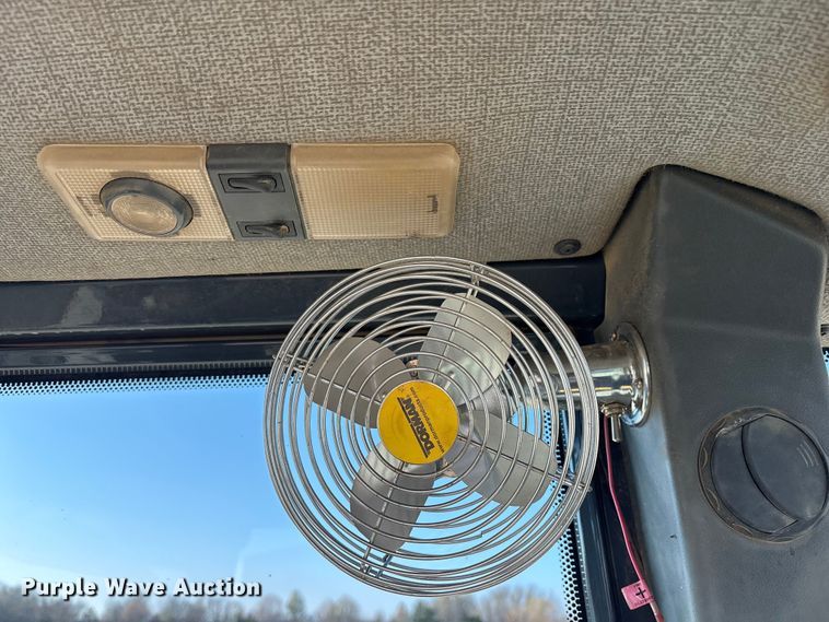 image for item ET7397 2017 John Deere 324K wheel loader