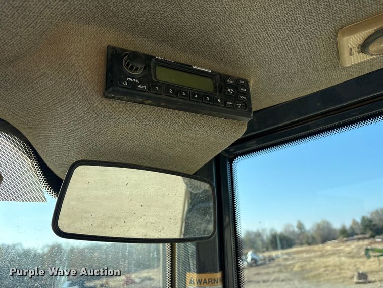 image for item ET7397 2017 John Deere 324K wheel loader