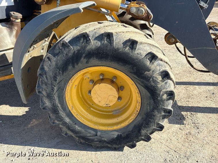image for item ET7397 2017 John Deere 324K wheel loader