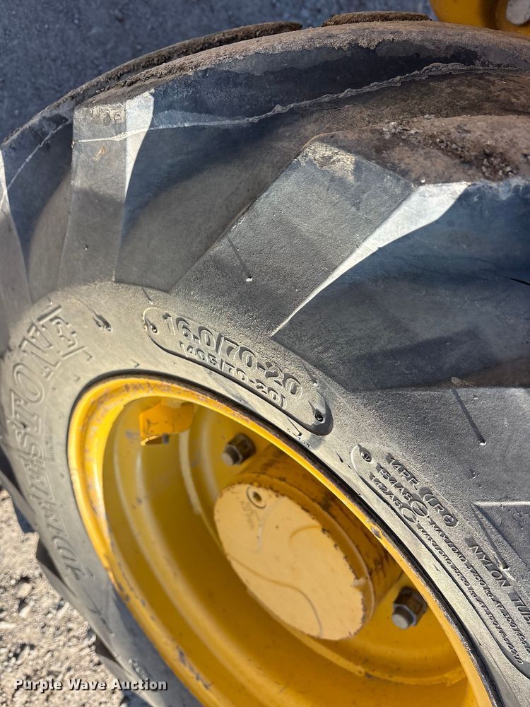 image for item ET7397 2017 John Deere 324K wheel loader