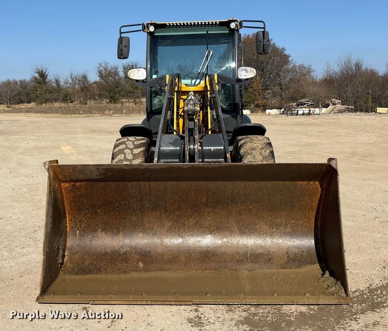 image for item ET7398 2019 John Deere 304L wheel loader