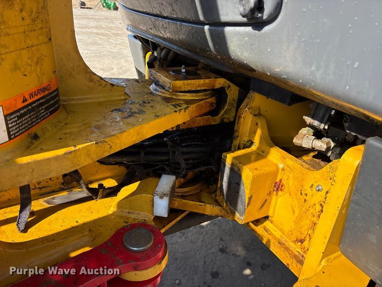 image for item ET7398 2019 John Deere 304L wheel loader