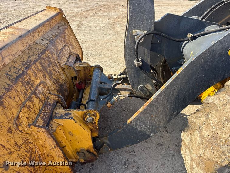 image for item ET7398 2019 John Deere 304L wheel loader