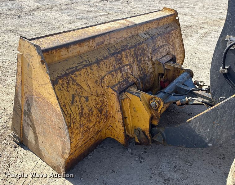 image for item ET7398 2019 John Deere 304L wheel loader