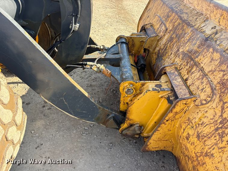 image for item ET7398 2019 John Deere 304L wheel loader