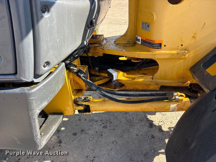 image for item ET7398 2019 John Deere 304L wheel loader