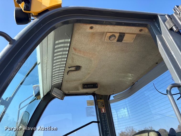 image for item ET7398 2019 John Deere 304L wheel loader