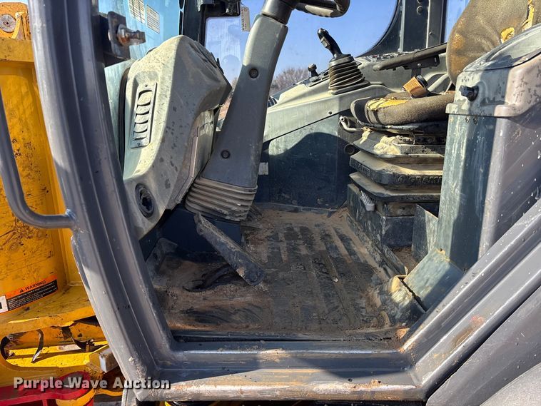 image for item ET7398 2019 John Deere 304L wheel loader