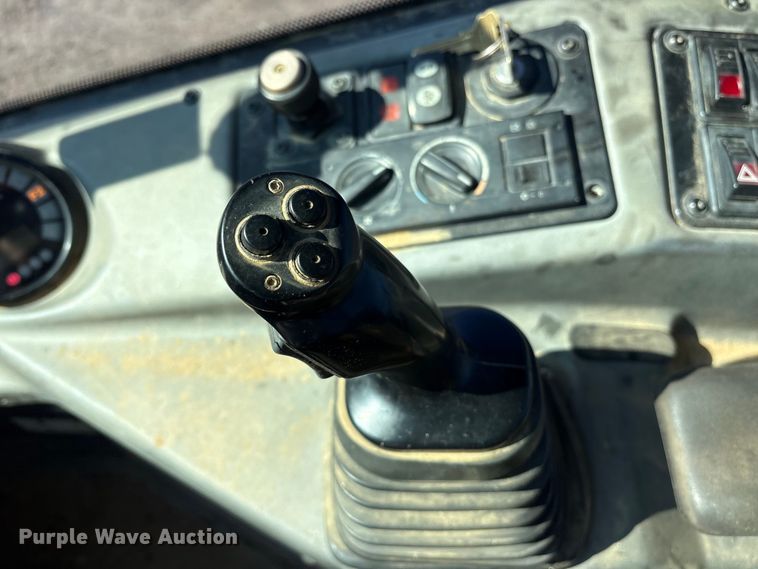 image for item ET7398 2019 John Deere 304L wheel loader