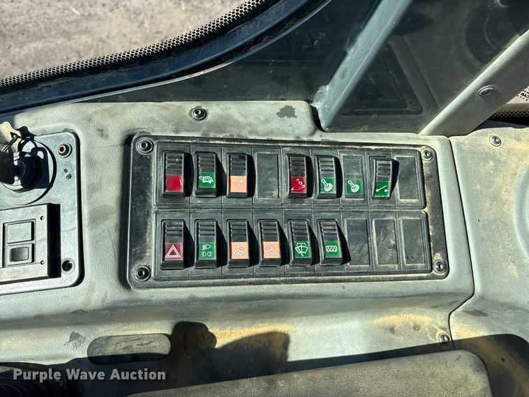 image for item ET7398 2019 John Deere 304L wheel loader