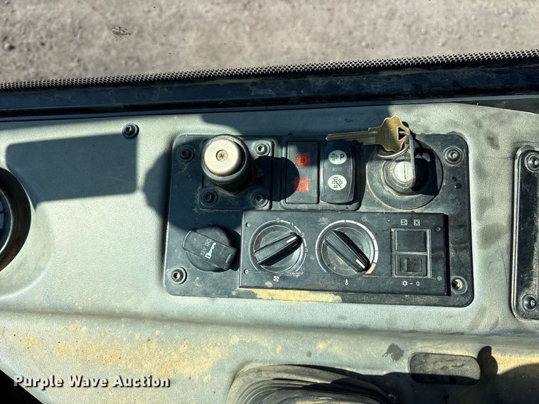 image for item ET7398 2019 John Deere 304L wheel loader