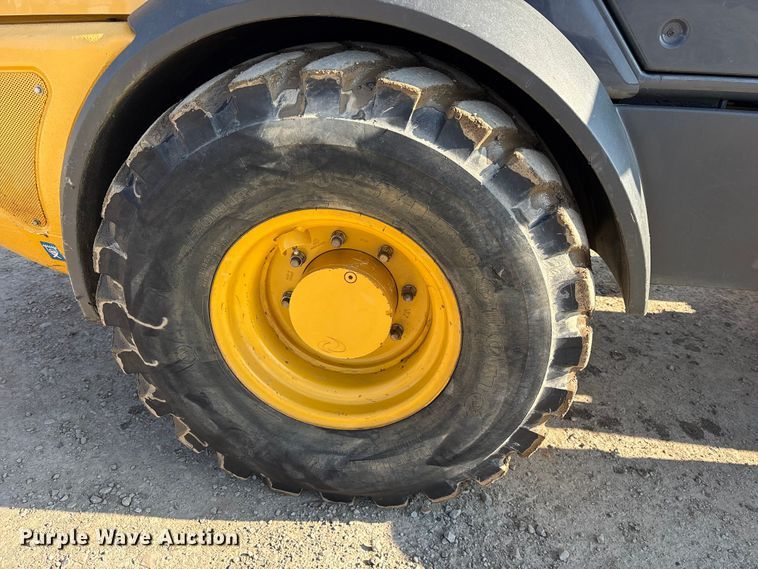 image for item ET7398 2019 John Deere 304L wheel loader