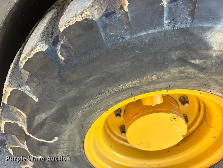 image for item ET7398 2019 John Deere 304L wheel loader