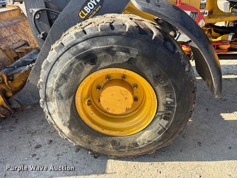 image for item ET7398 2019 John Deere 304L wheel loader