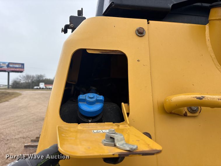 image for item ET7402 2016 Caterpillar D6K2 LGP dozer