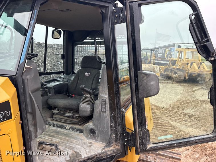 image for item ET7402 2016 Caterpillar D6K2 LGP dozer