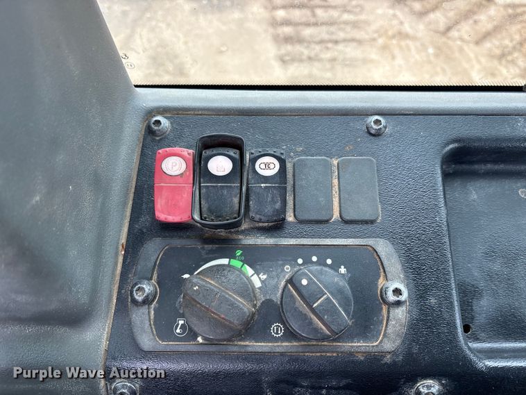 image for item ET7402 2016 Caterpillar D6K2 LGP dozer