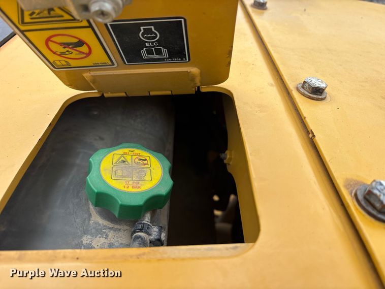 image for item ET7402 2016 Caterpillar D6K2 LGP dozer