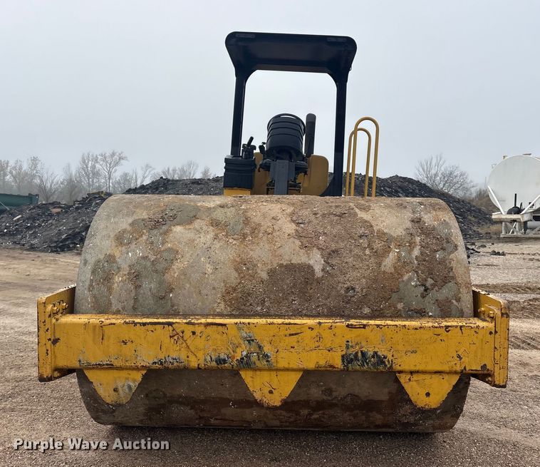 image for item ET7403 2001 Caterpillar CS-563D single drum vibratory roller