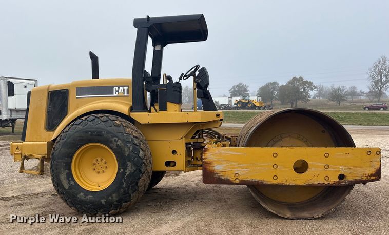 image for item ET7403 2001 Caterpillar CS-563D single drum vibratory roller