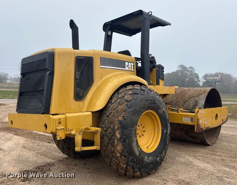 image for item ET7403 2001 Caterpillar CS-563D single drum vibratory roller