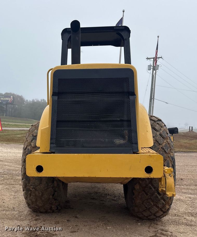 image for item ET7403 2001 Caterpillar CS-563D single drum vibratory roller