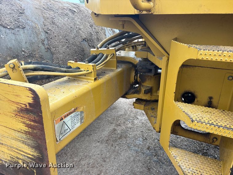 image for item ET7403 2001 Caterpillar CS-563D single drum vibratory roller