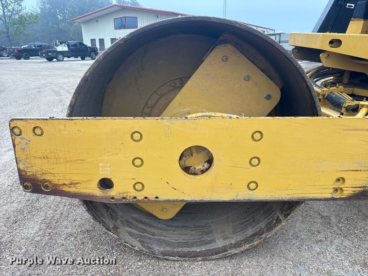 image for item ET7403 2001 Caterpillar CS-563D single drum vibratory roller