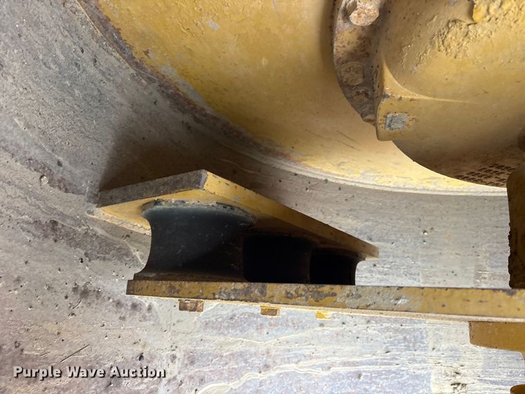 image for item ET7403 2001 Caterpillar CS-563D single drum vibratory roller