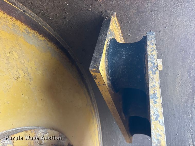image for item ET7403 2001 Caterpillar CS-563D single drum vibratory roller