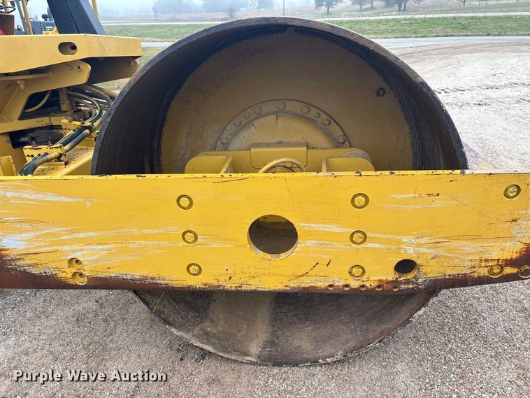 image for item ET7403 2001 Caterpillar CS-563D single drum vibratory roller