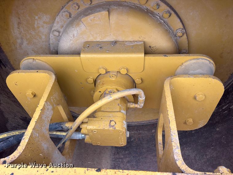 image for item ET7403 2001 Caterpillar CS-563D single drum vibratory roller