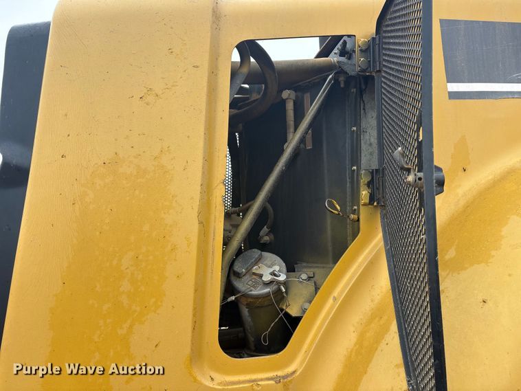 image for item ET7403 2001 Caterpillar CS-563D single drum vibratory roller