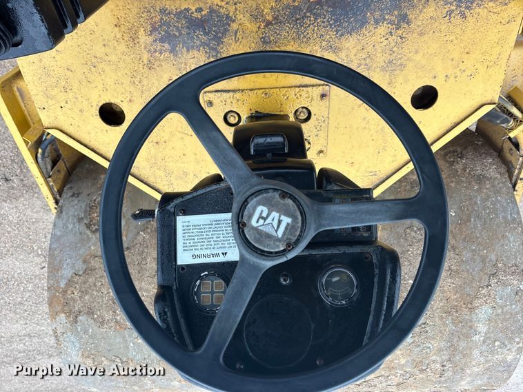 image for item ET7403 2001 Caterpillar CS-563D single drum vibratory roller