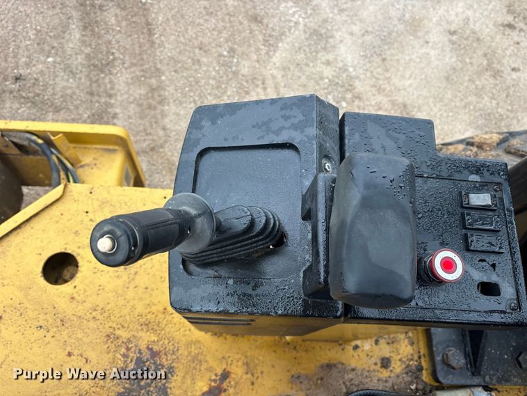 image for item ET7403 2001 Caterpillar CS-563D single drum vibratory roller