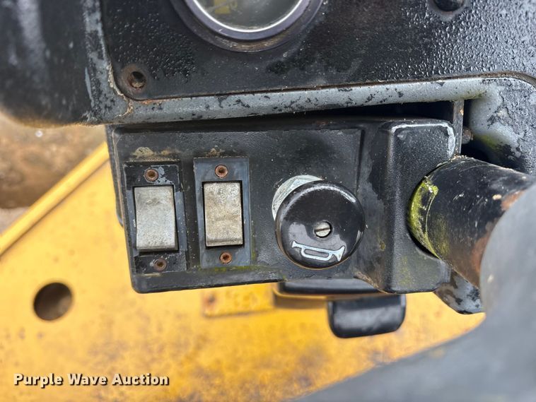 image for item ET7403 2001 Caterpillar CS-563D single drum vibratory roller