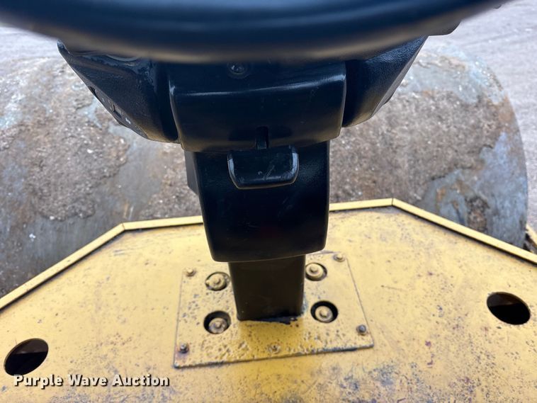 image for item ET7403 2001 Caterpillar CS-563D single drum vibratory roller