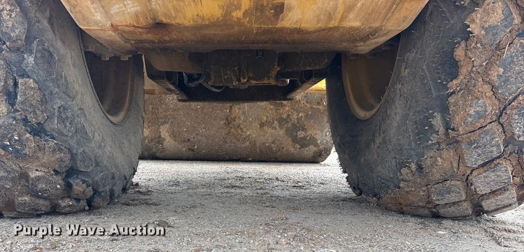 image for item ET7403 2001 Caterpillar CS-563D single drum vibratory roller