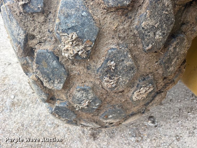 image for item ET7403 2001 Caterpillar CS-563D single drum vibratory roller