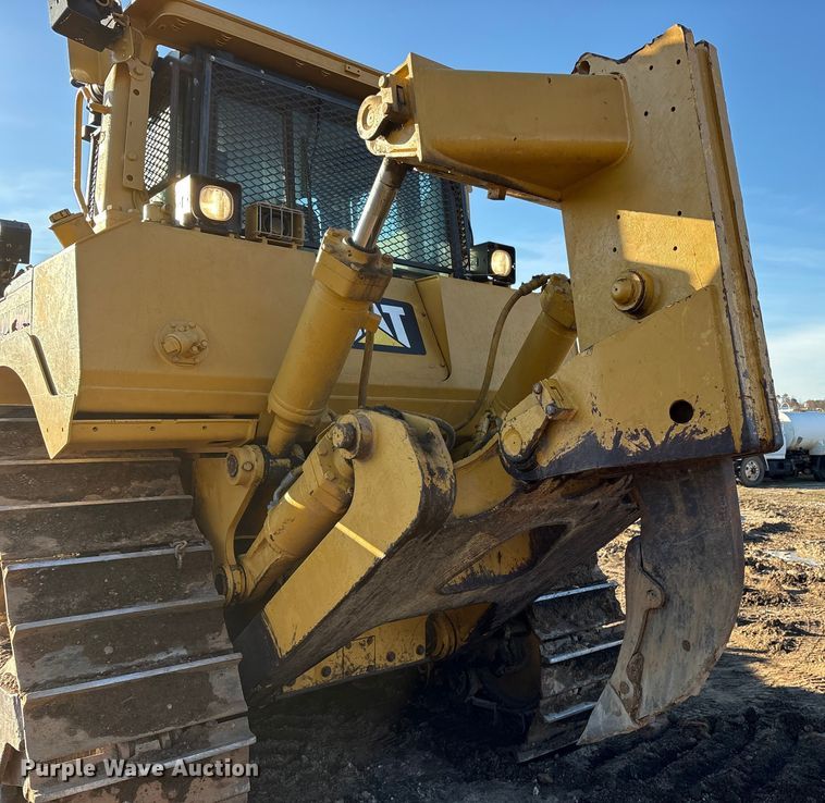 image for item ET7406 2010 Caterpillar D8T dozer