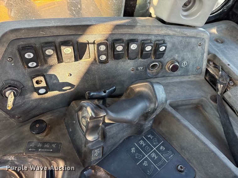 image for item ET7406 2010 Caterpillar D8T dozer