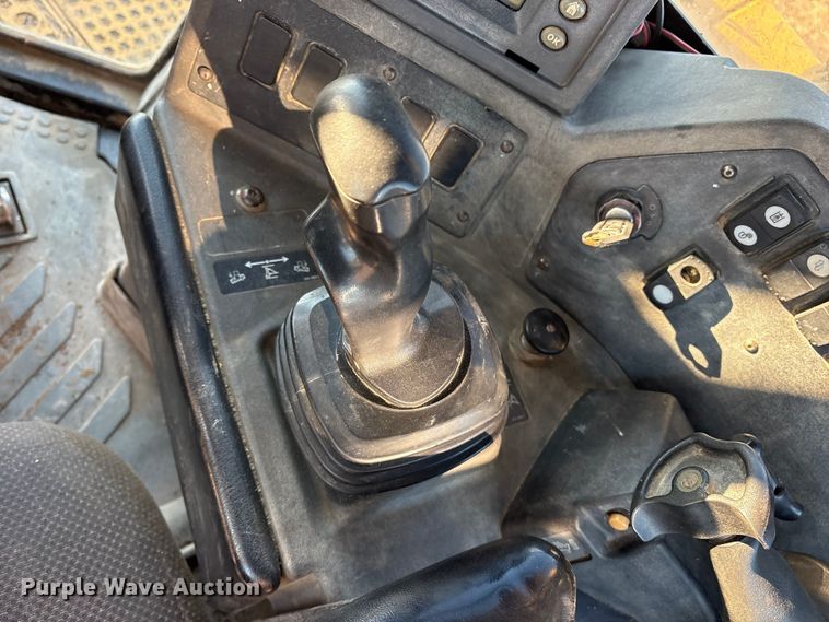 image for item ET7406 2010 Caterpillar D8T dozer