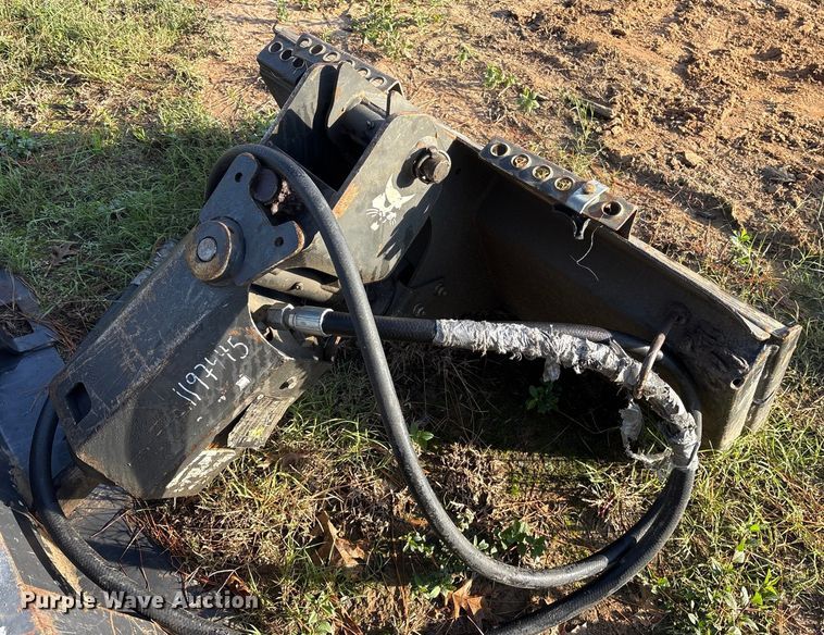 image for item ET7407 2019 Bobcat 30C skid steer auger bucket