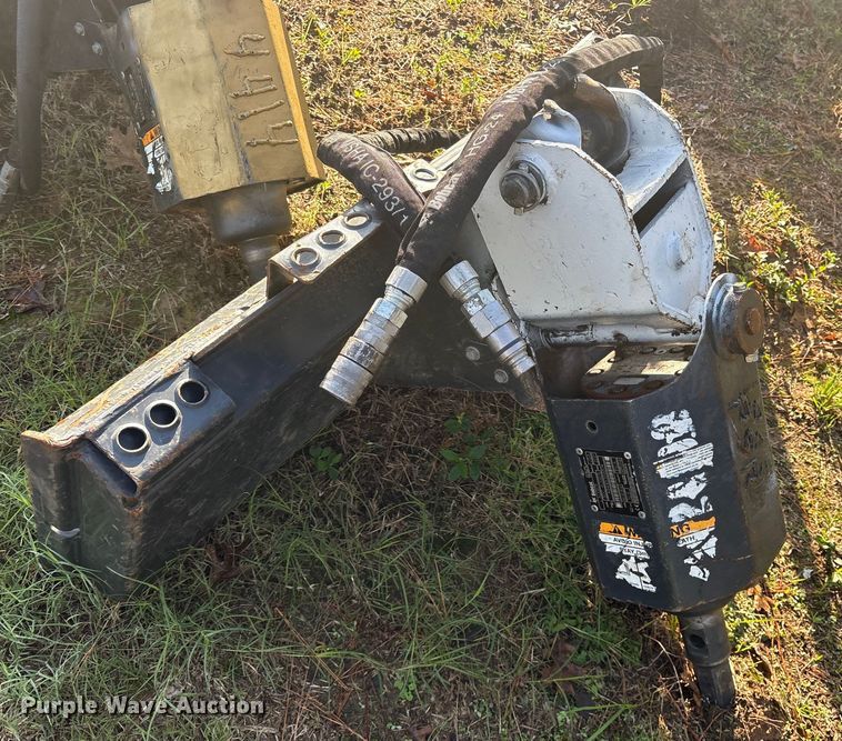 image for item ET7409 2021 Bobcat 30C skid steer auger bucket