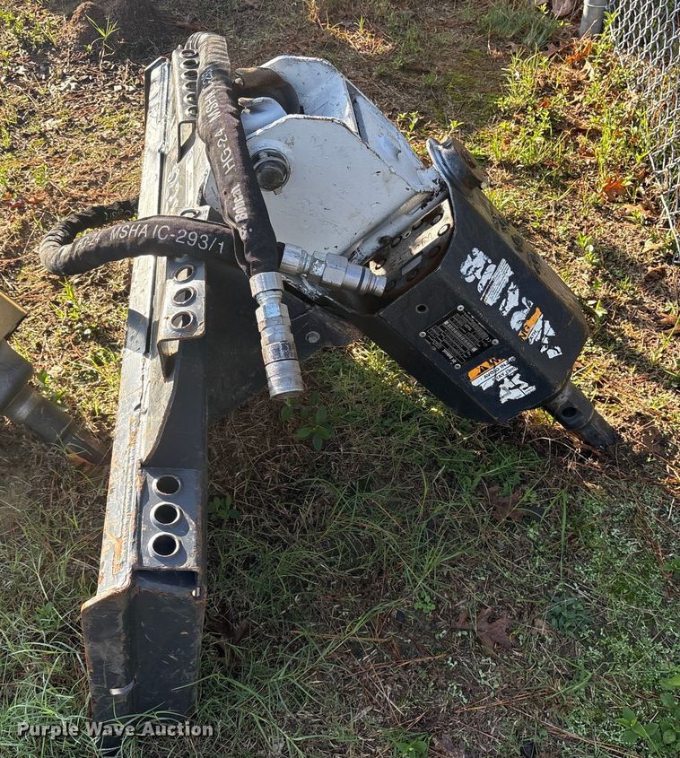 image for item ET7409 2021 Bobcat 30C skid steer auger bucket